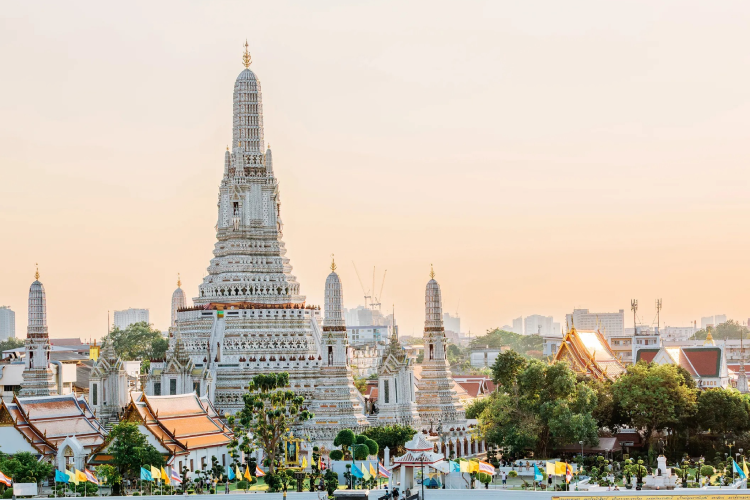 Complete Bangkok Travel Guide (What to Actually Do, Not Tourist Nonsense)