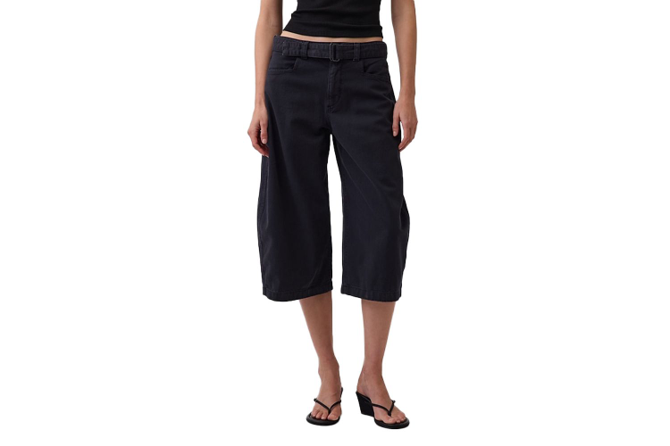 Capri Pants for Short Women: Outfit Formulas That Actually Work in 2026