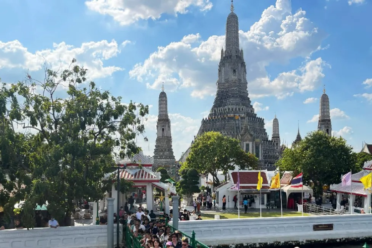 Complete Bangkok Travel Guide (What to Actually Do, Not Tourist Nonsense)