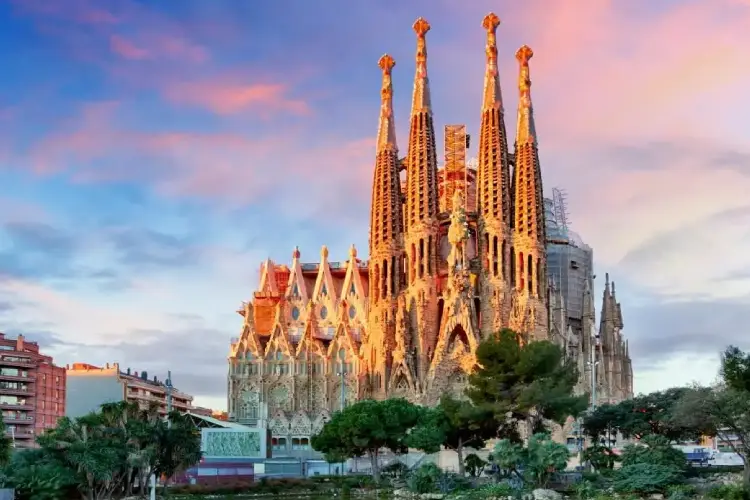 Barcelona Travel Guide